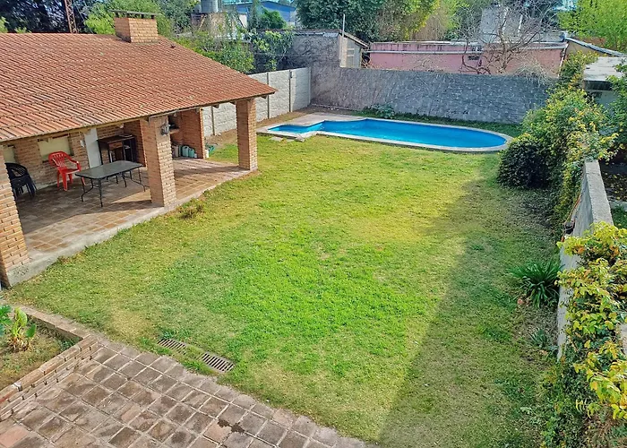 Casa Con Quincho Y Pileta