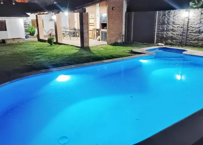 Casa Con Quincho Y Pileta